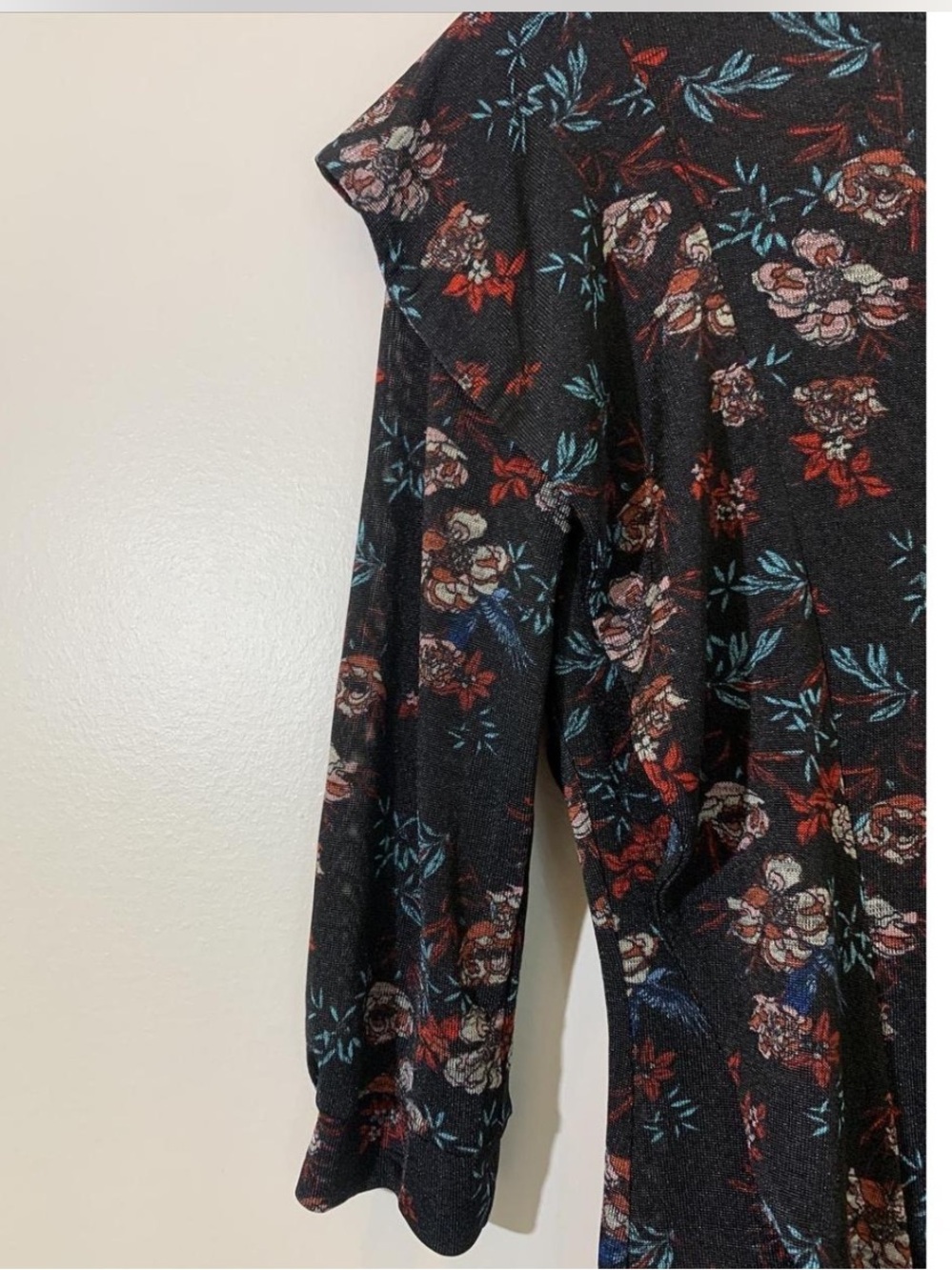 Free People Dock Street Floral Top Black Keyhole Back Ruffle NWT XS - Picture 8 of 9